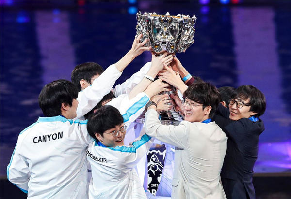 G2 Esports 击败 Movistar KOI 赢得 LEC 2025 夏季锦标赛