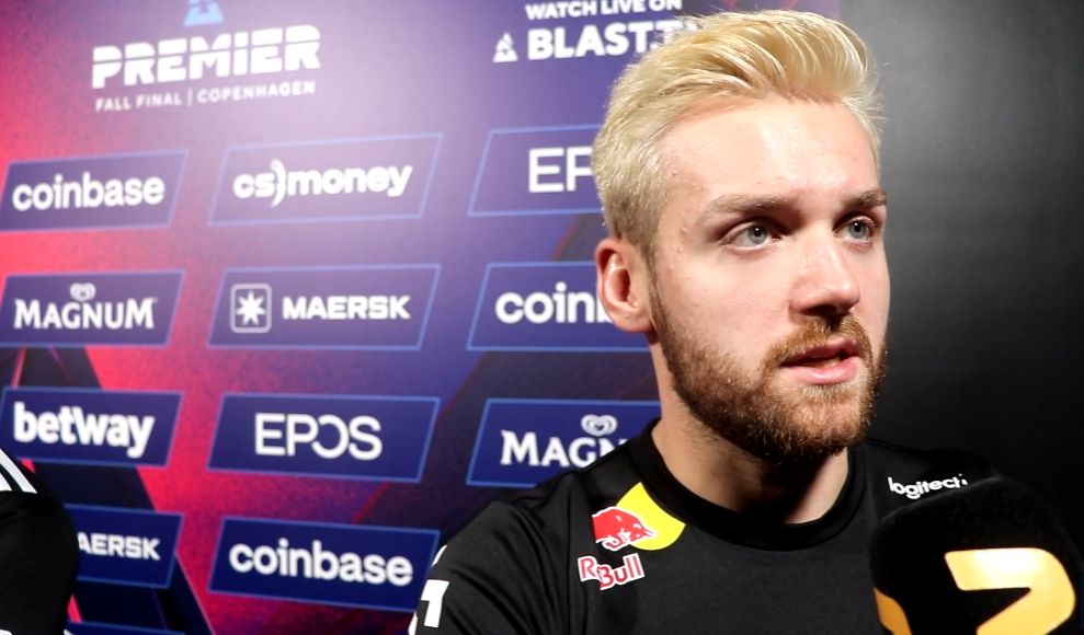 资讯关于在绝地求生里我的队友如何能穿墙的这件事