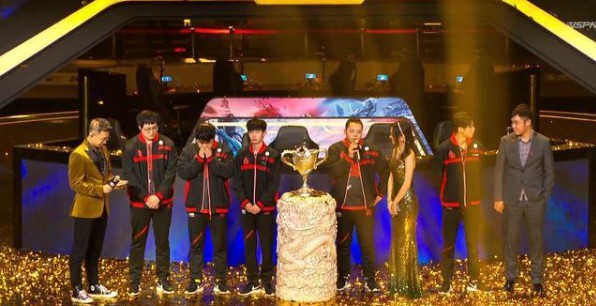 赛后采访 TheShy ：单人选择规则不是很好。第一场比赛是……一场无需评论的比赛。