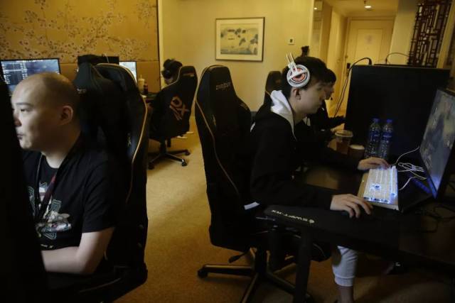 Falcons 对阵 B8 ，FaZe 将在 BLAST.tv Austin Major 2025：第二阶段揭幕战中迎战 Heroic