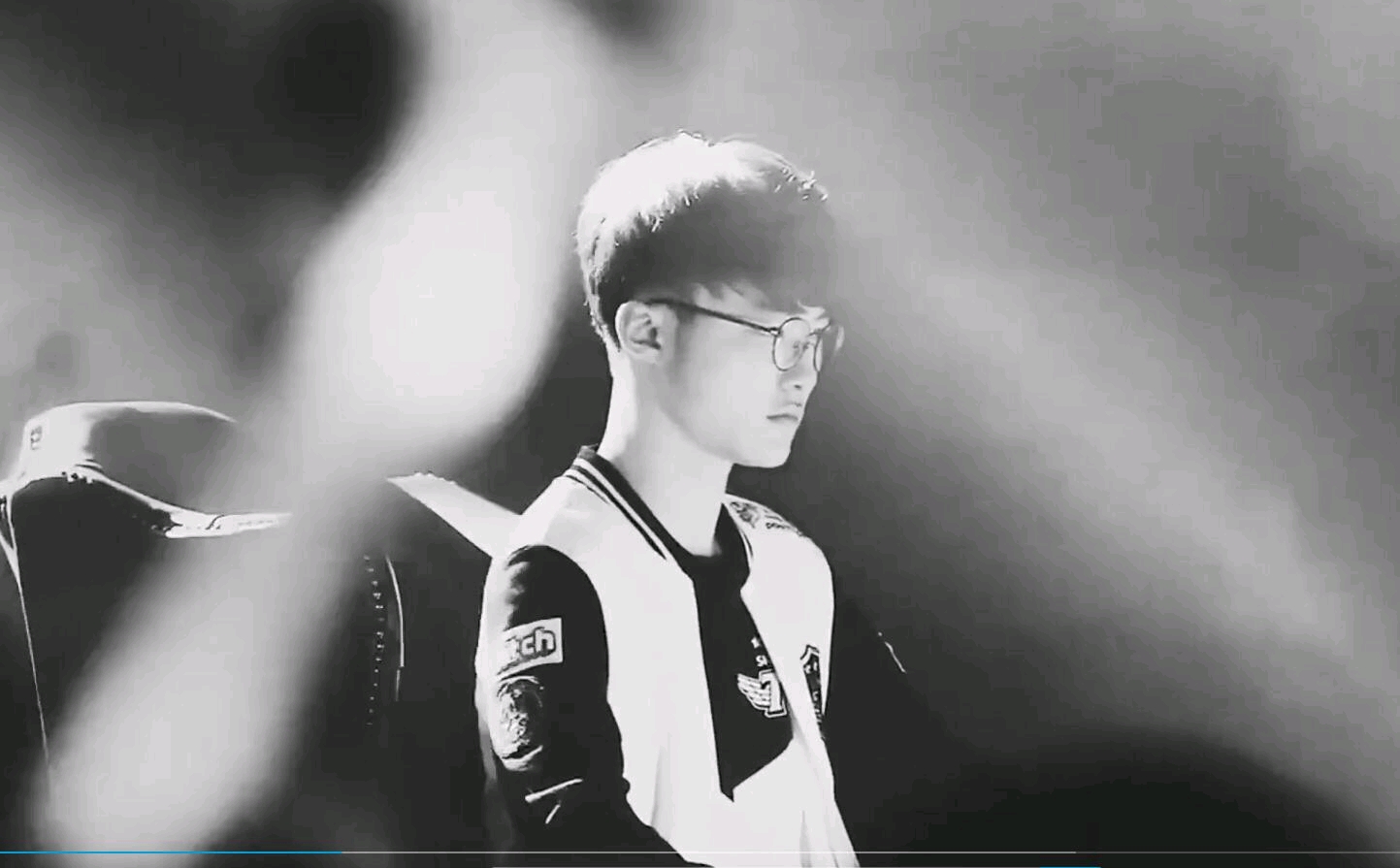 LPL官方海报：TESvsAL 谁能把握制胜先机，势如破竹拿下胜利？