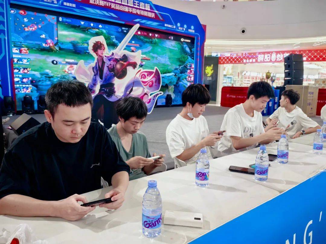 今天的德国杯首发阵容： Tarzan 对阵他旧俱乐部 Weibo Gaming